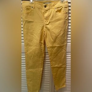 Women’s Chico platinum denim stretch jeans. Size 0.5.